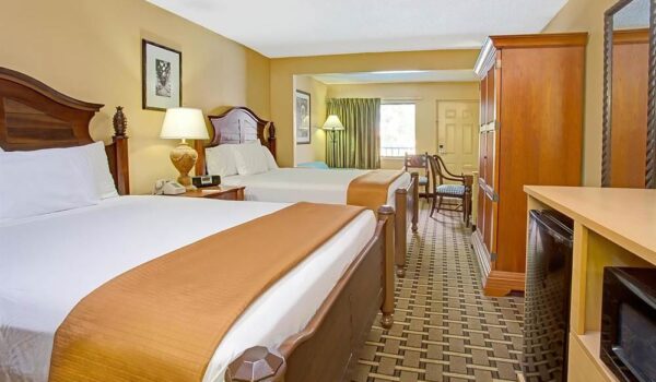 Travelodge Suites East Gate Orange Guestroom 01