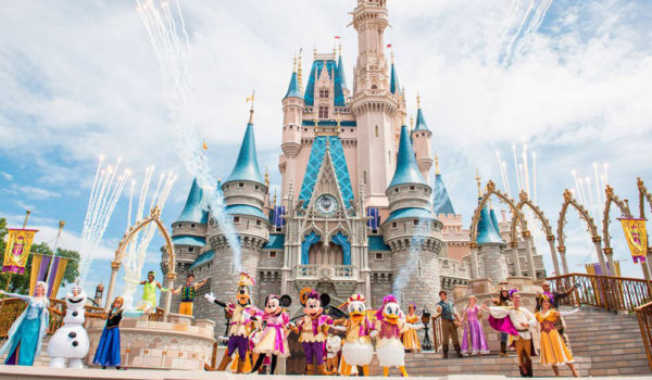 Disney Gallery Magic Kingdom Show 600×350